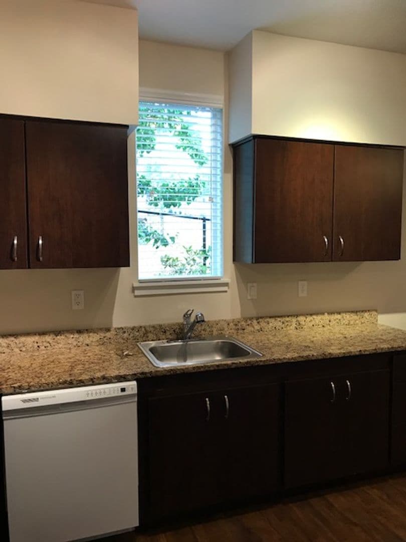 Portland Apartment: 6855 N. Burlington Ave