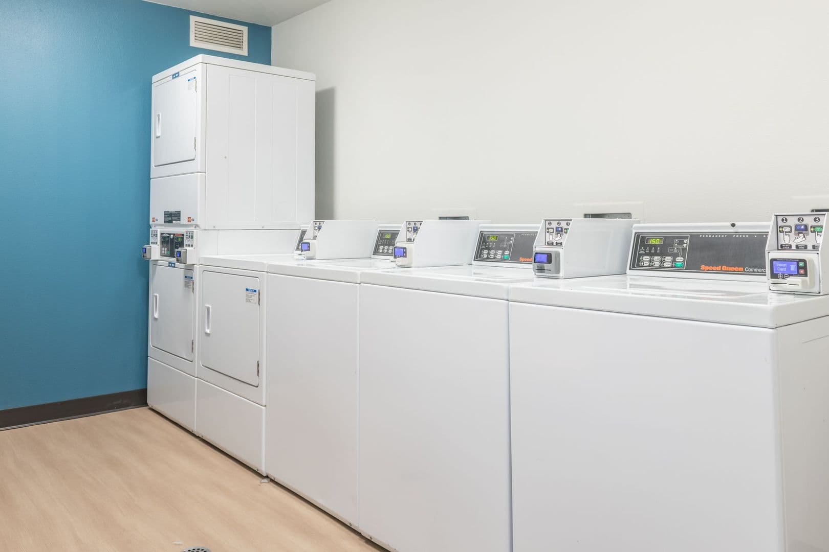 Portland Apartment: 303 NE 16th Ave