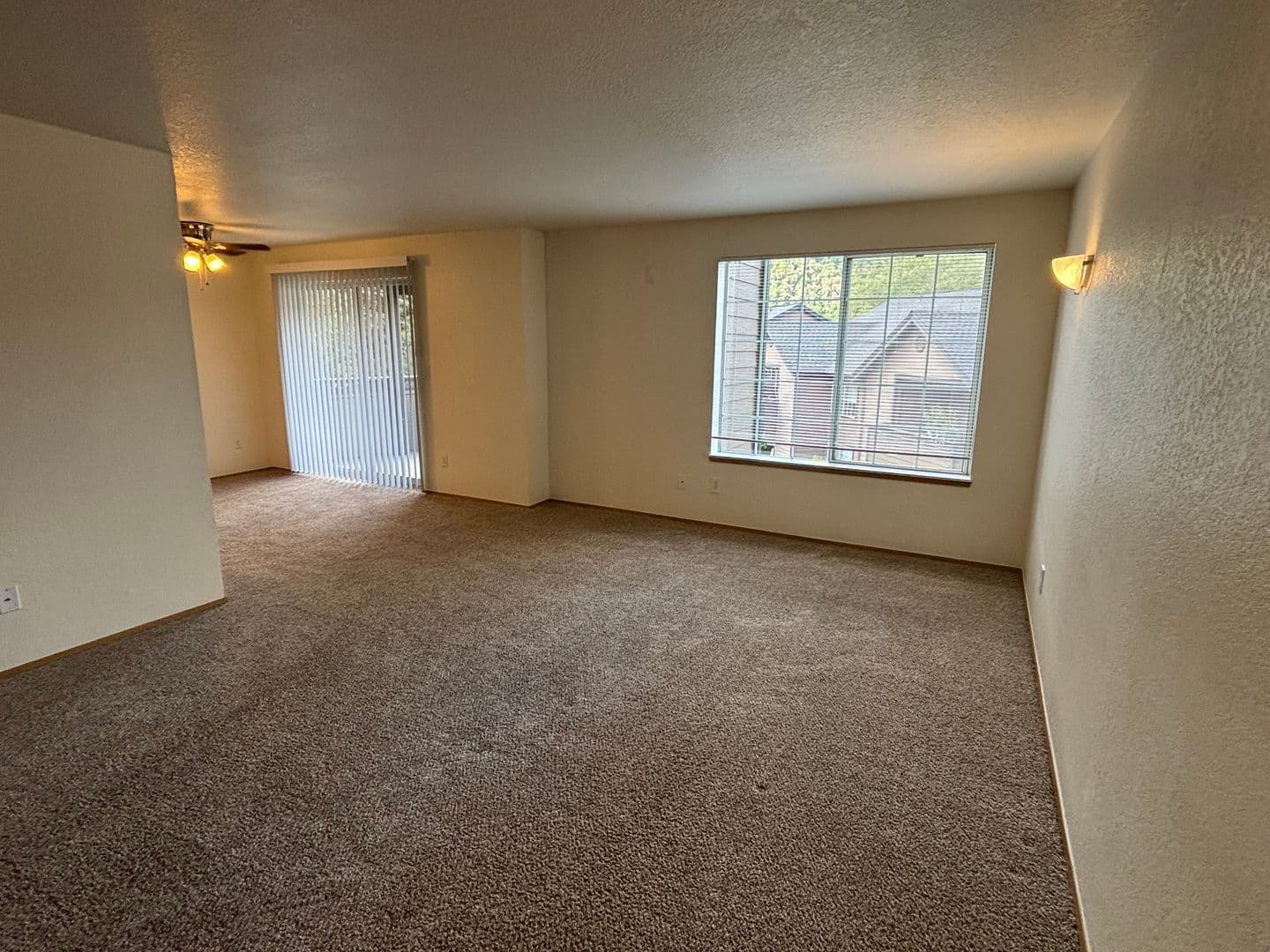 Roseburg Apartment: 2511 Edenbower Blvd