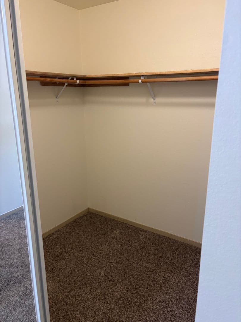 Roseburg Apartment: 2511 Edenbower Blvd