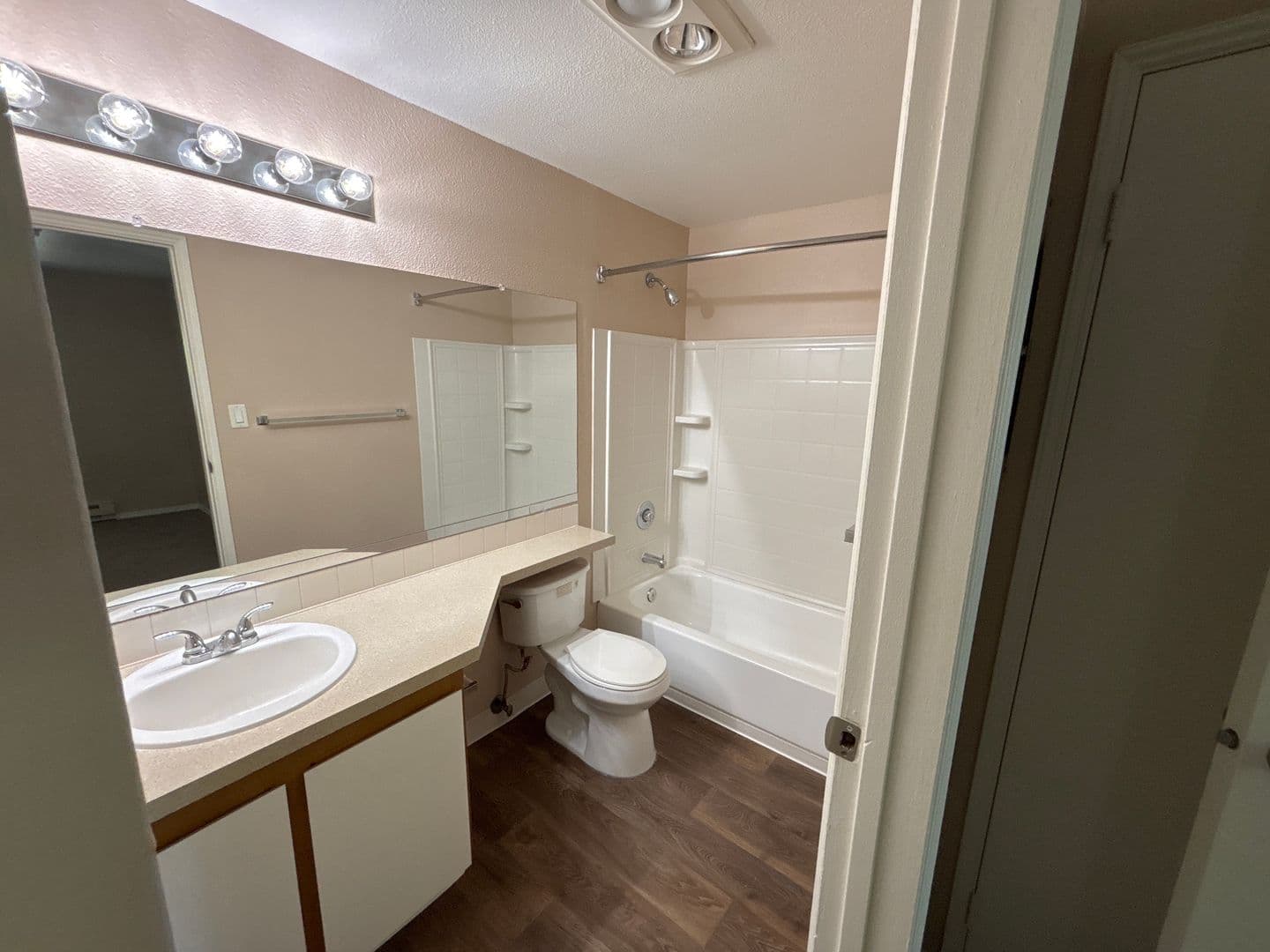 Happy Valley Apartment: 11408 SE 90th Ave