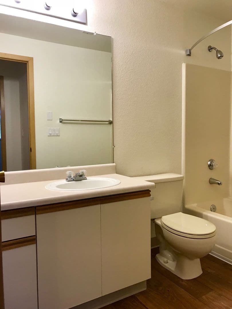 Roseburg Apartment: 2511 Edenbower Blvd