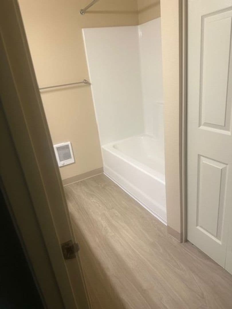 Portland Apartment: 1425 NE 7th Ave