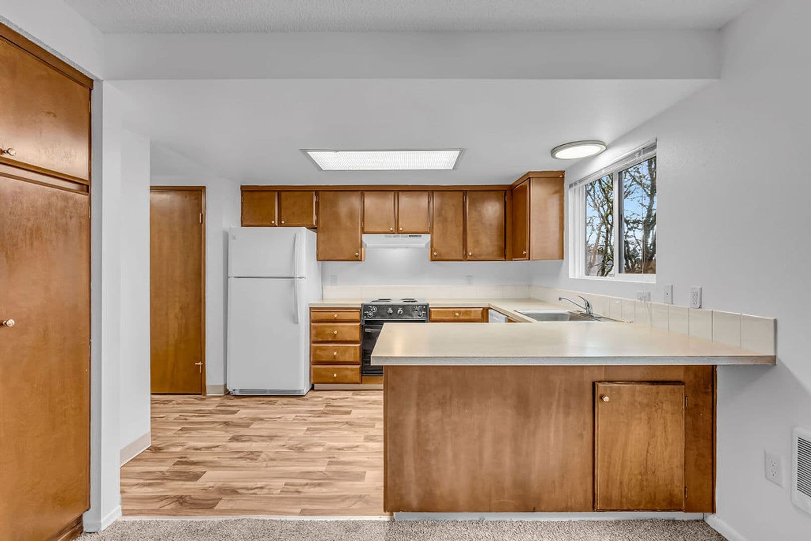 King City Apartment: 11773 SW King George Dr