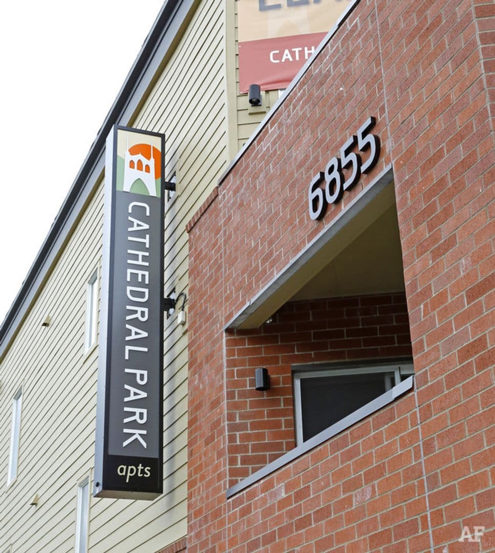 Portland Apartment: 6855 N. Burlington Ave