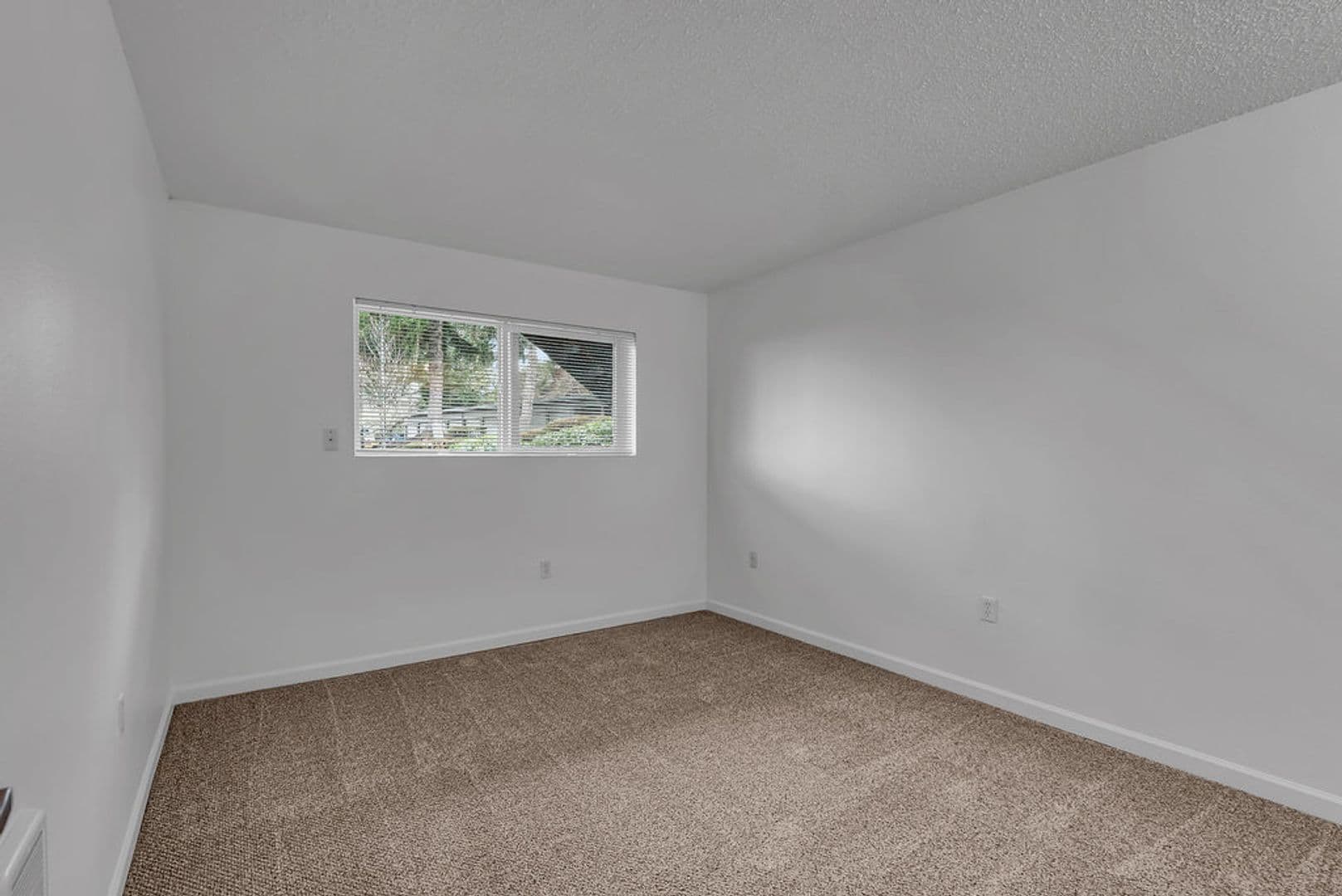 King City Apartment: 11773 SW King George Dr