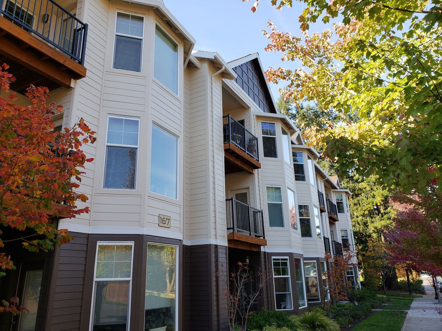 Hillsboro Apartment: 117 NE 25th Ave