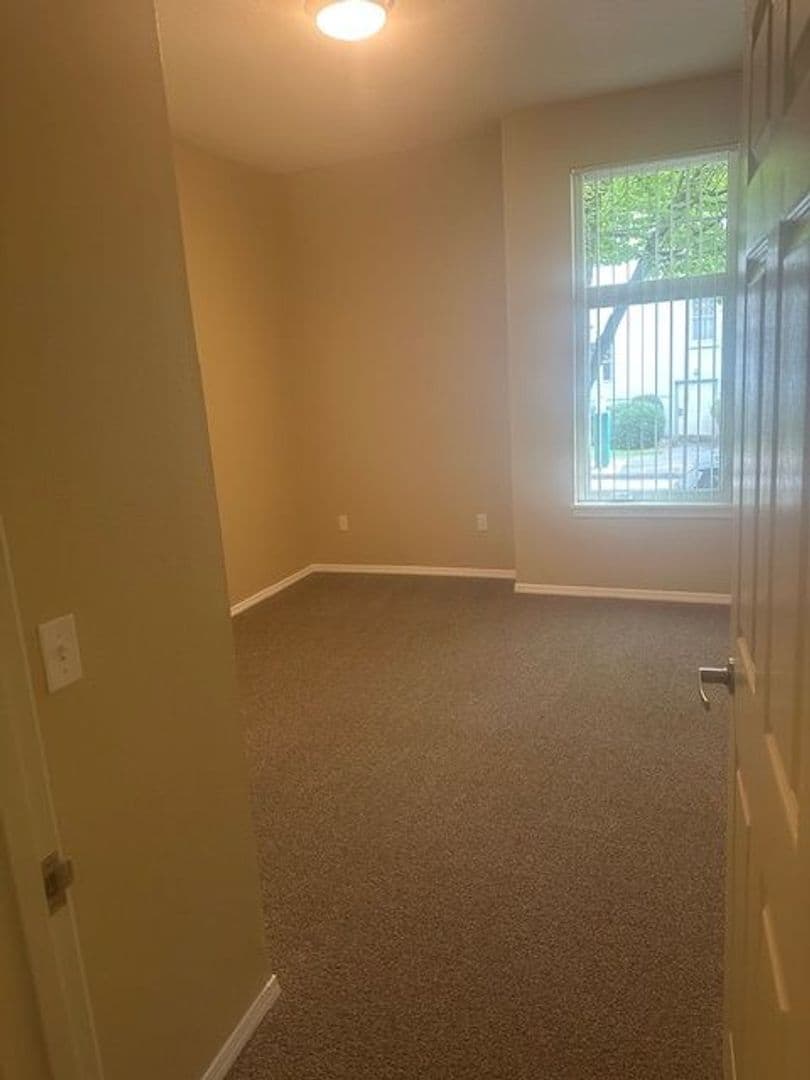 Portland Apartment: 1425 NE 7th Ave