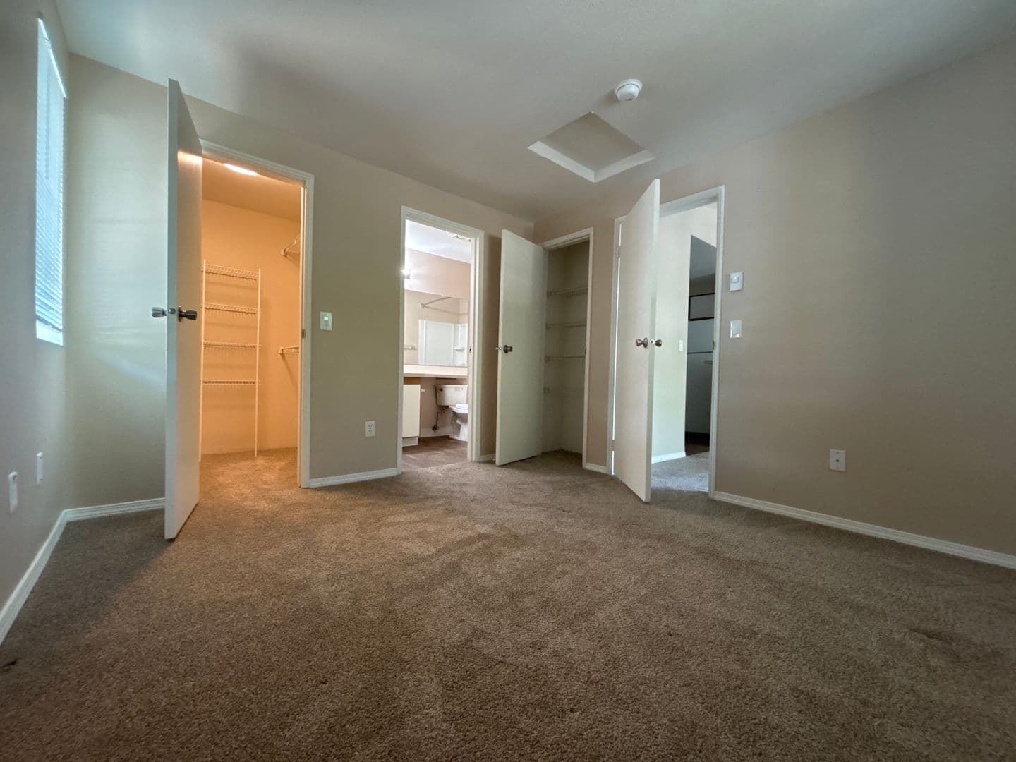 Happy Valley Apartment: 11408 SE 90th Ave