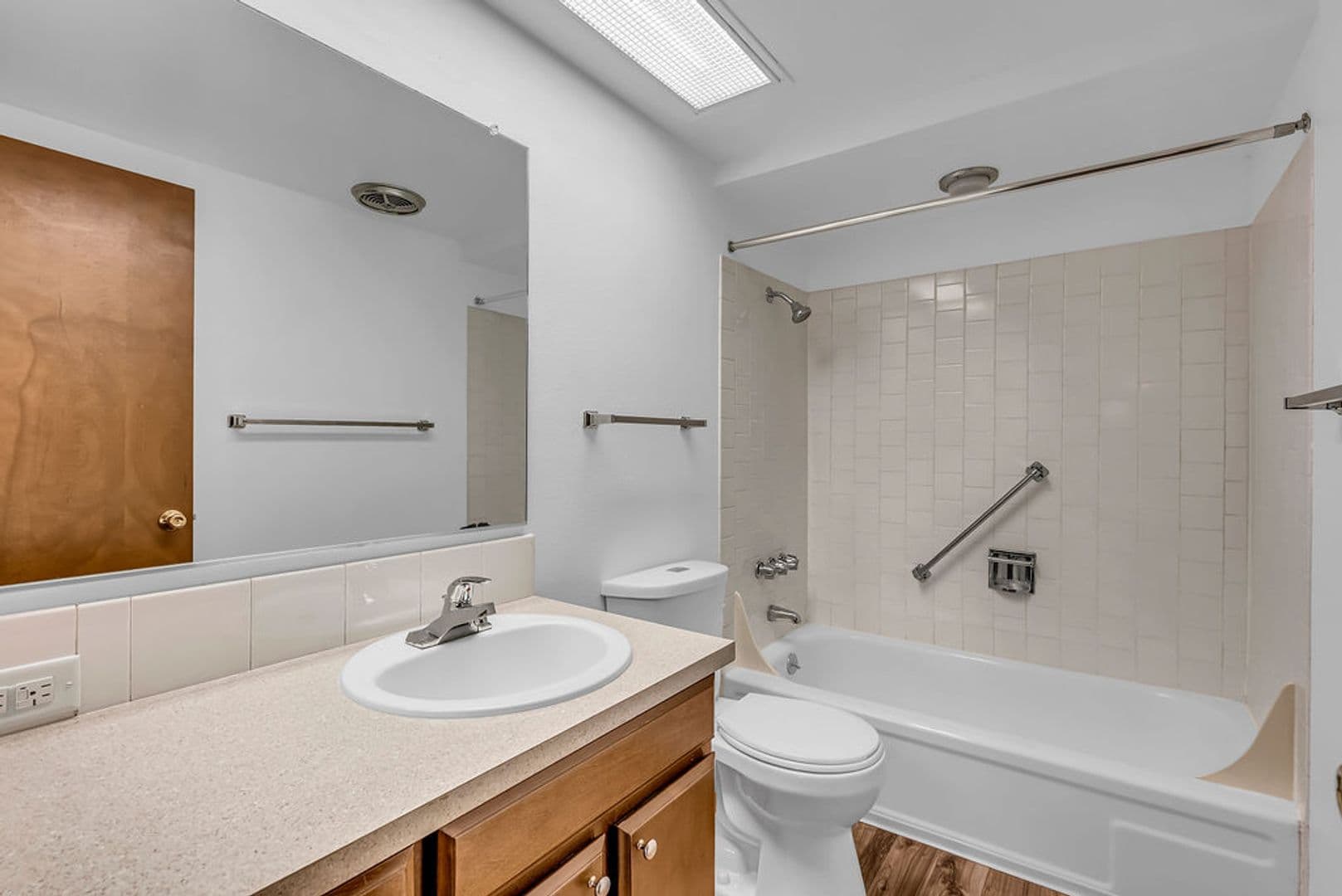 King City Apartment: 11773 SW King George Dr