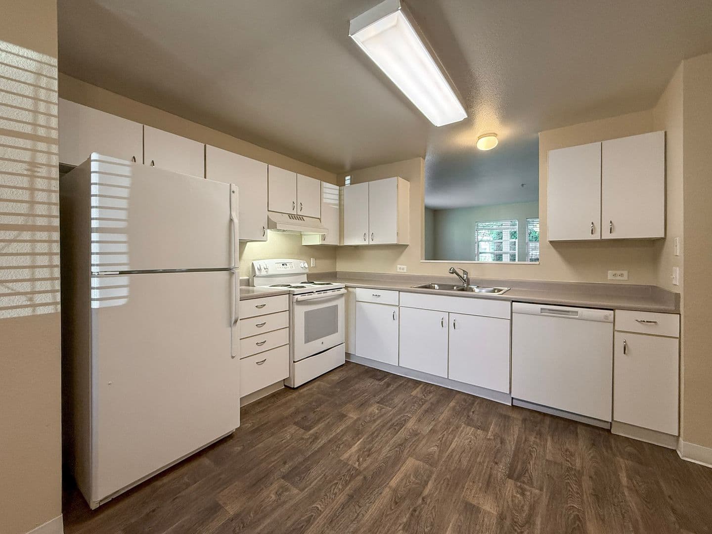 Gresham Apartment: 800 NE Roberts Ave