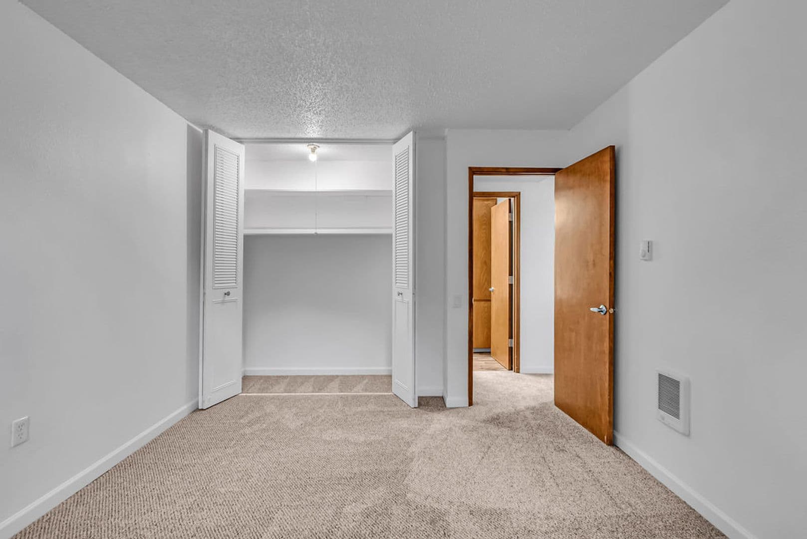 King City Apartment: 11773 SW King George Dr