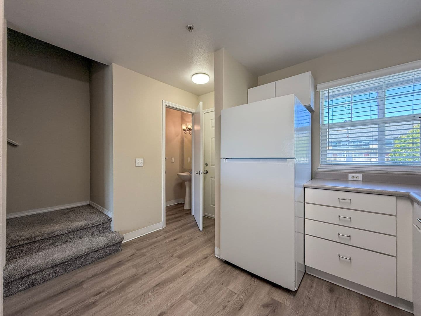 Gresham Apartment: 800 NE Roberts Ave