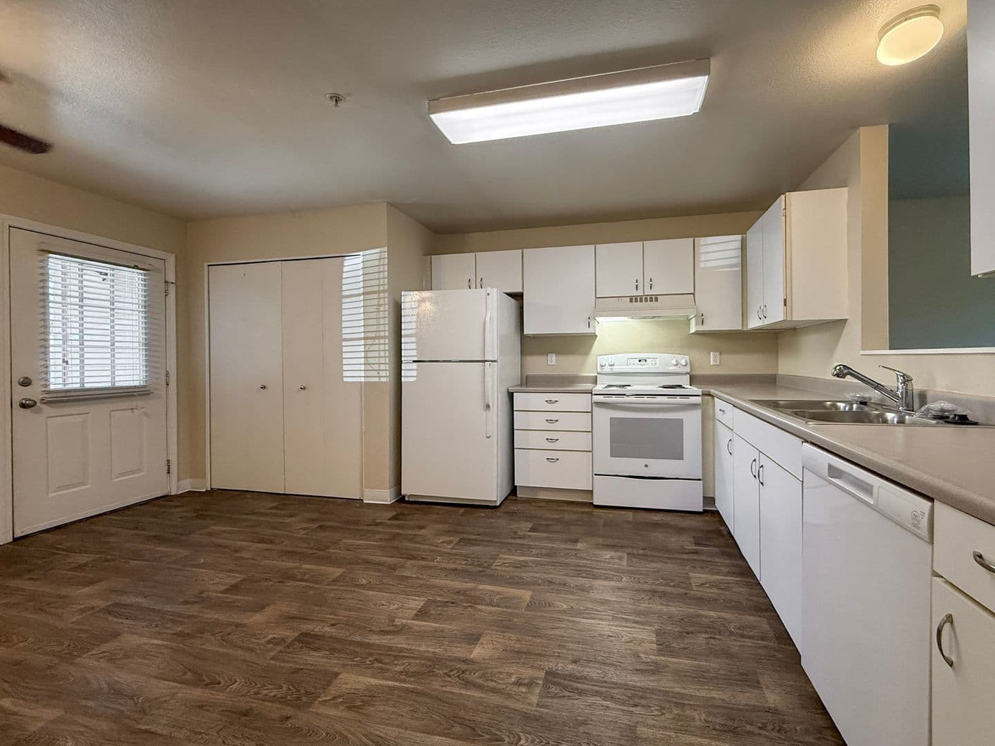 Gresham Apartment: 800 NE Roberts Ave
