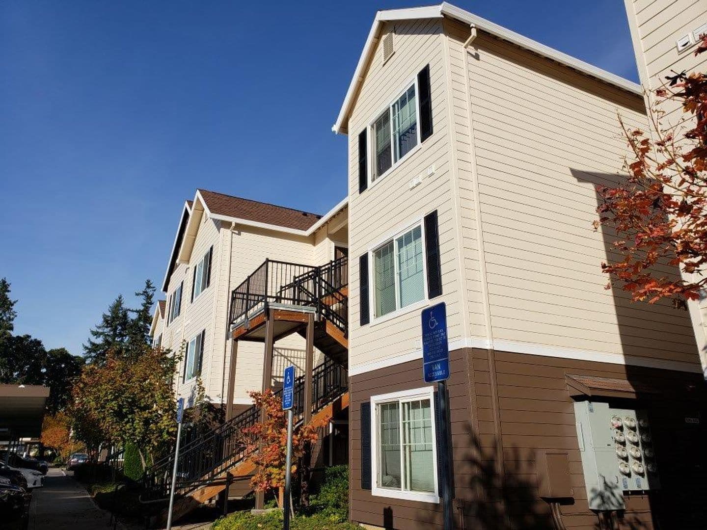 Hillsboro Apartment: 117 NE 25th Ave