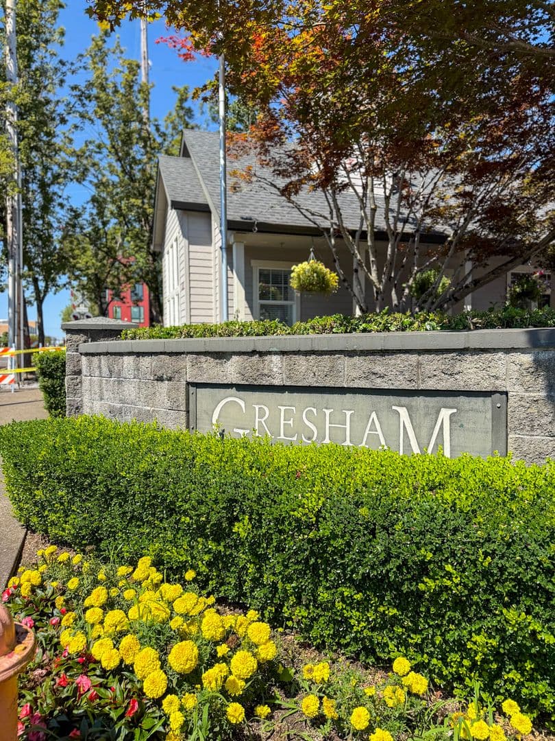 Gresham Apartment: 800 NE Roberts Ave