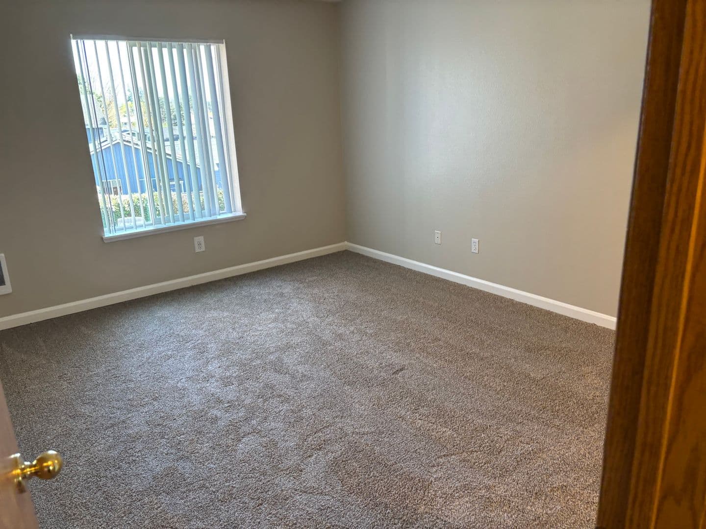 Milwaukie Apartment: 4400 SE Naef Road