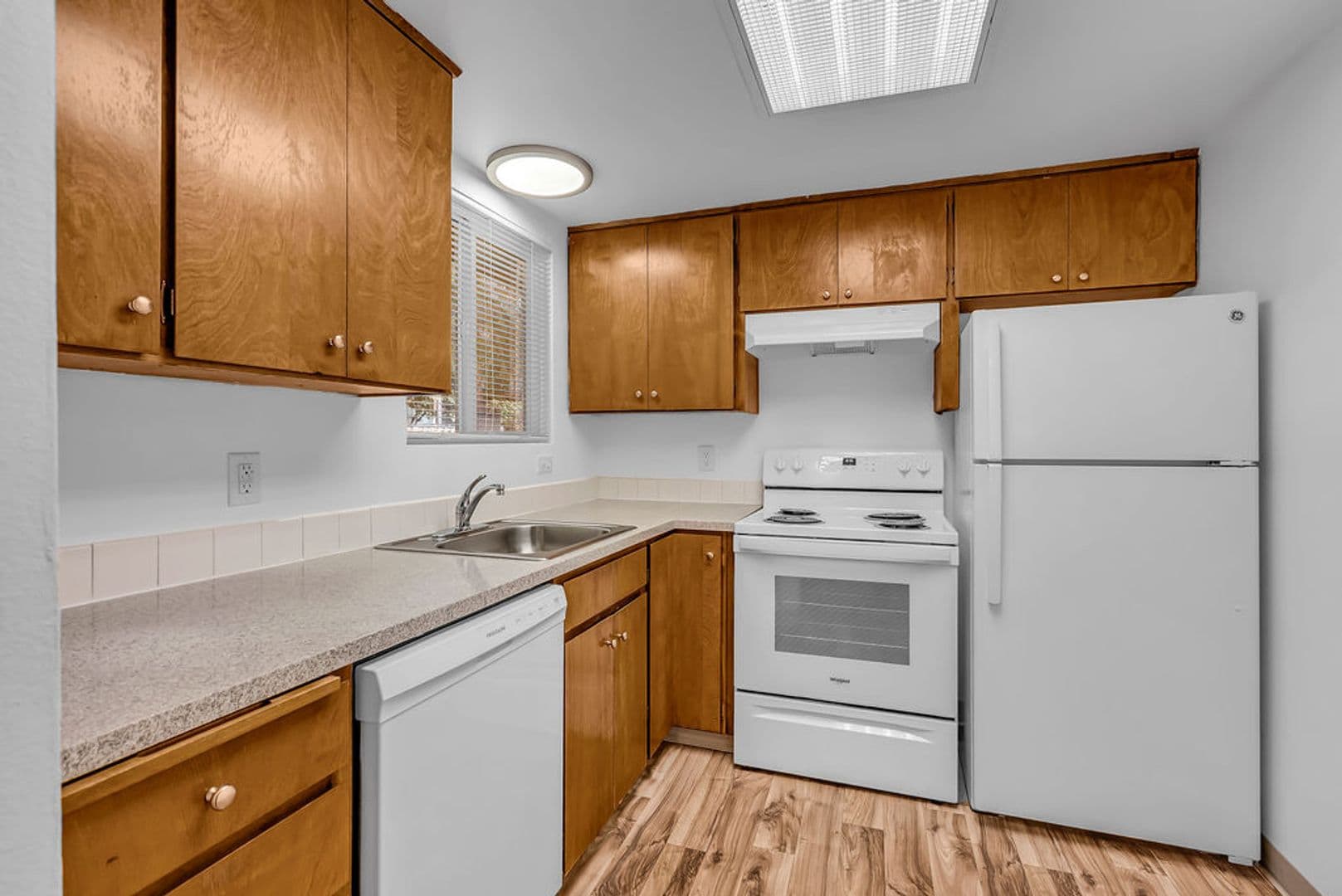 King City Apartment: 11773 SW King George Dr