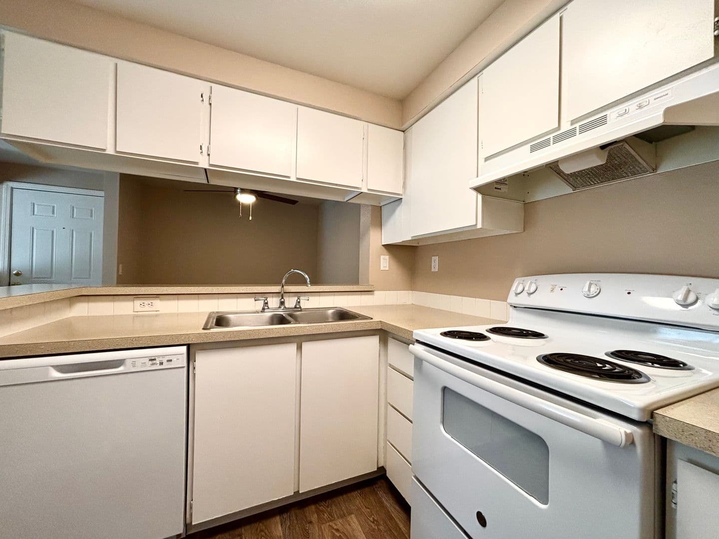 Happy Valley Apartment: 11408 SE 90th Ave