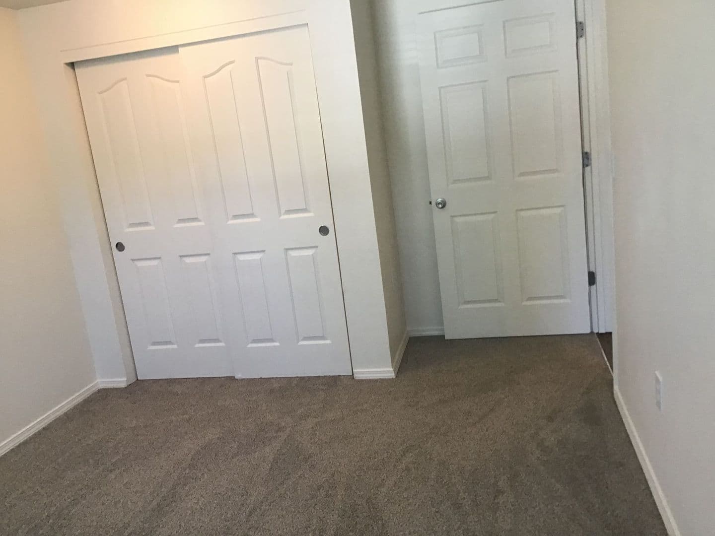 Sutherlin Apartment: 1347 E Central Ave