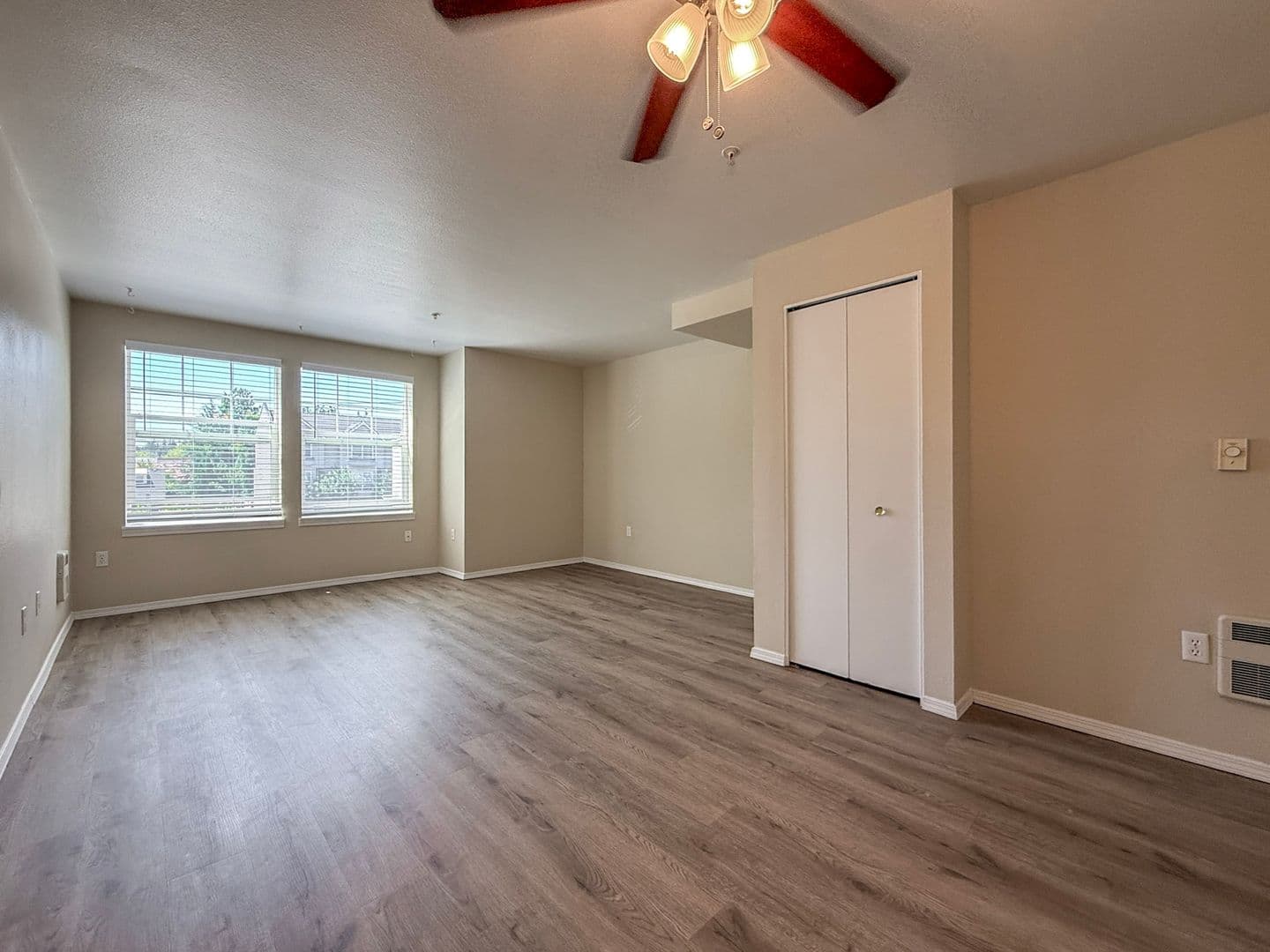Gresham Apartment: 800 NE Roberts Ave
