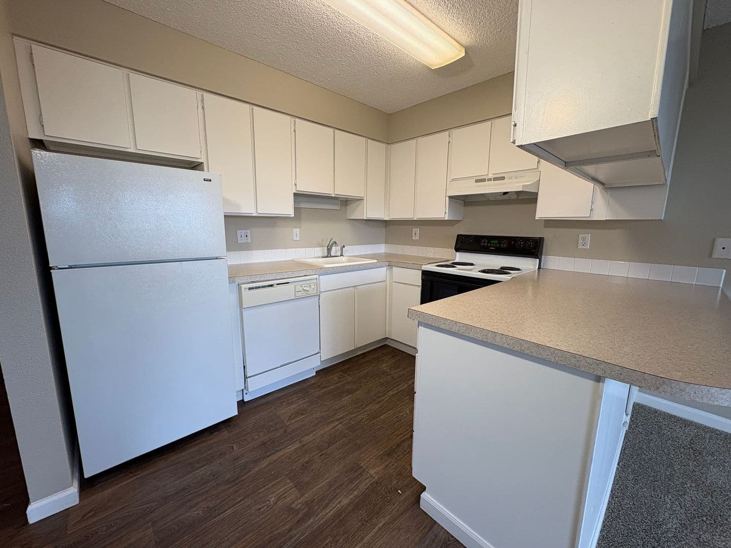 Portland Apartment: 1402-1422 SW Hall St
