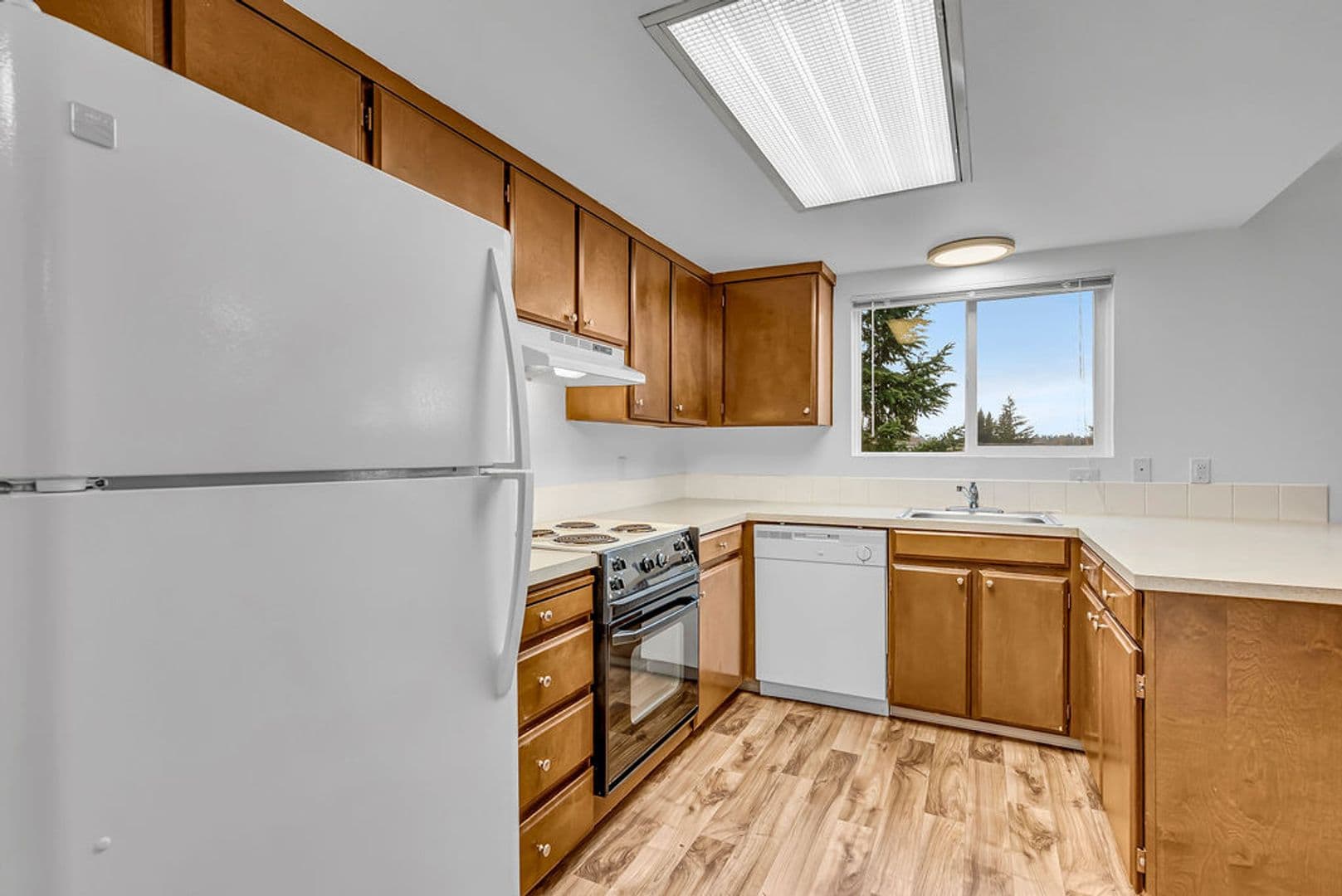 King City Apartment: 11773 SW King George Dr