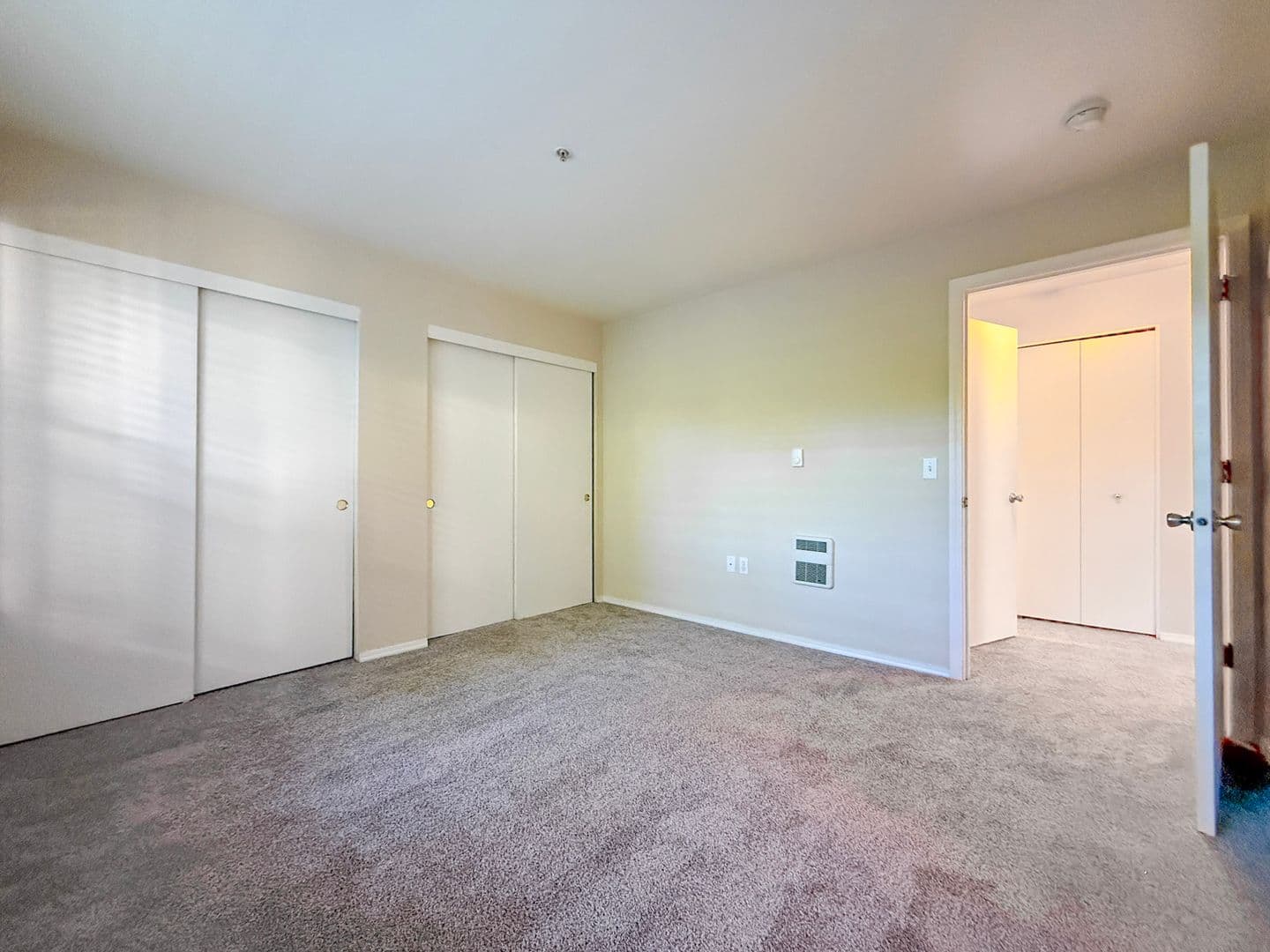 Gresham Apartment: 800 NE Roberts Ave