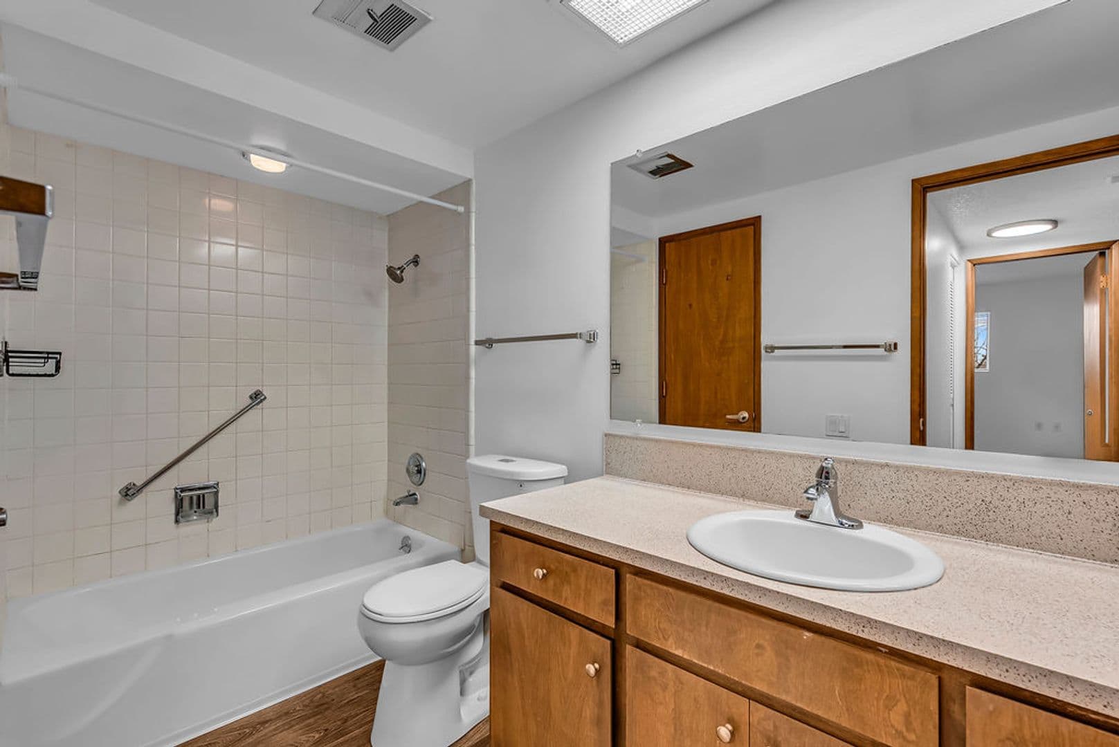 King City Apartment: 11773 SW King George Dr