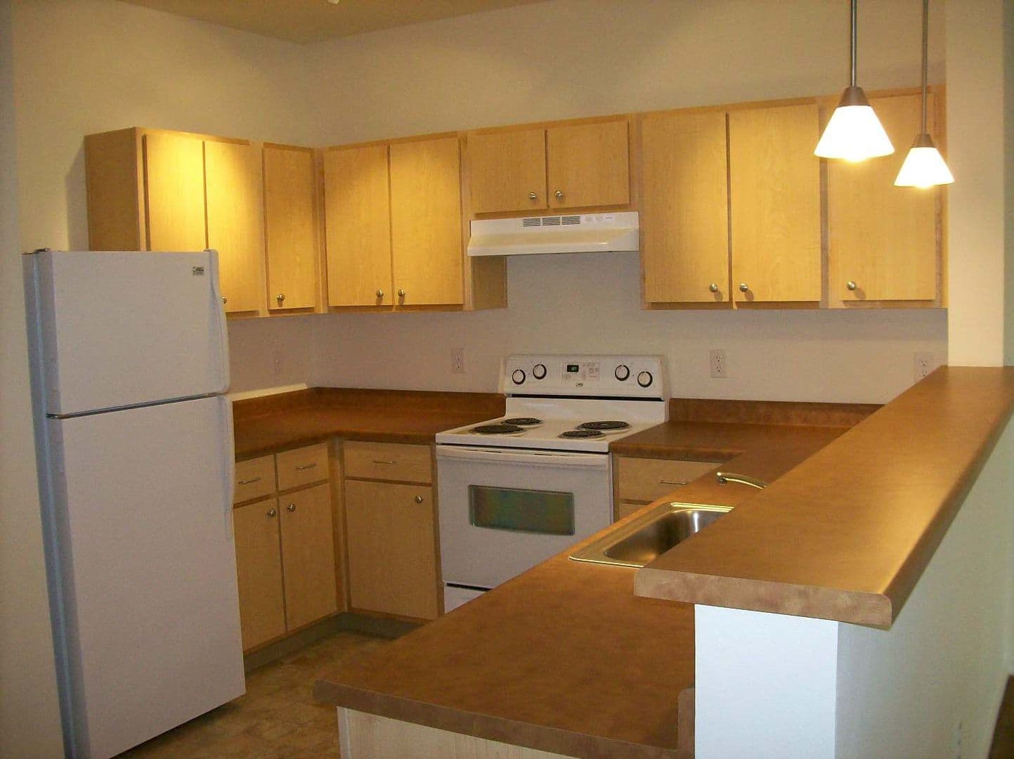 Hillsboro Apartment: 117 NE 25th Ave