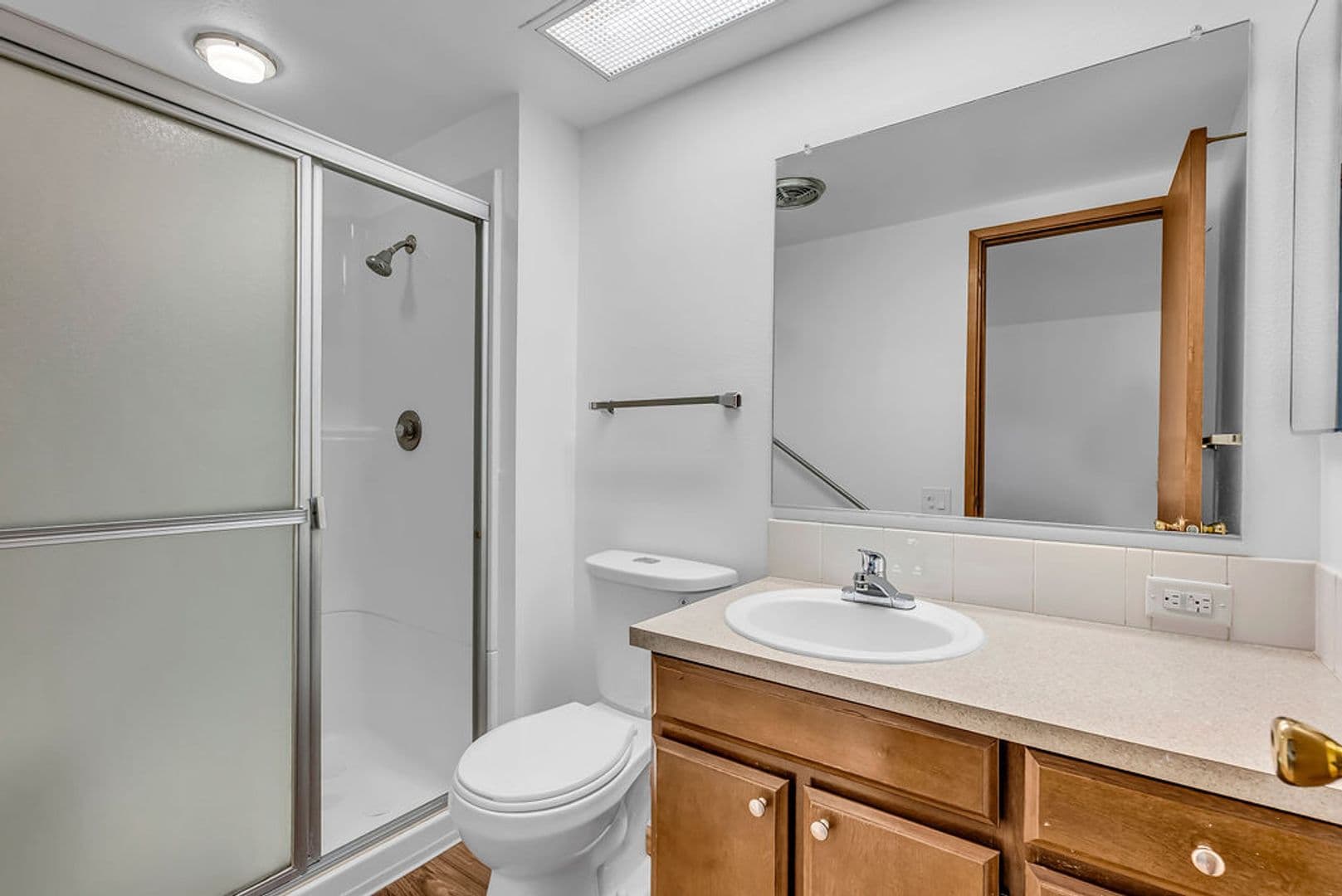 King City Apartment: 11773 SW King George Dr