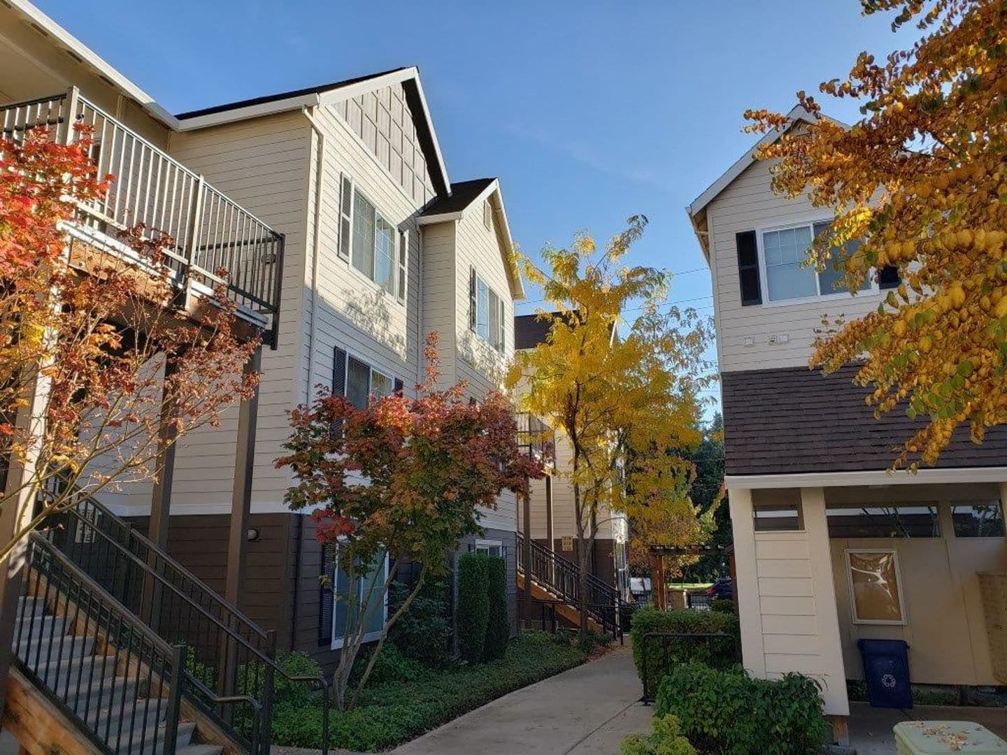 Hillsboro Apartment: 117 NE 25th Ave