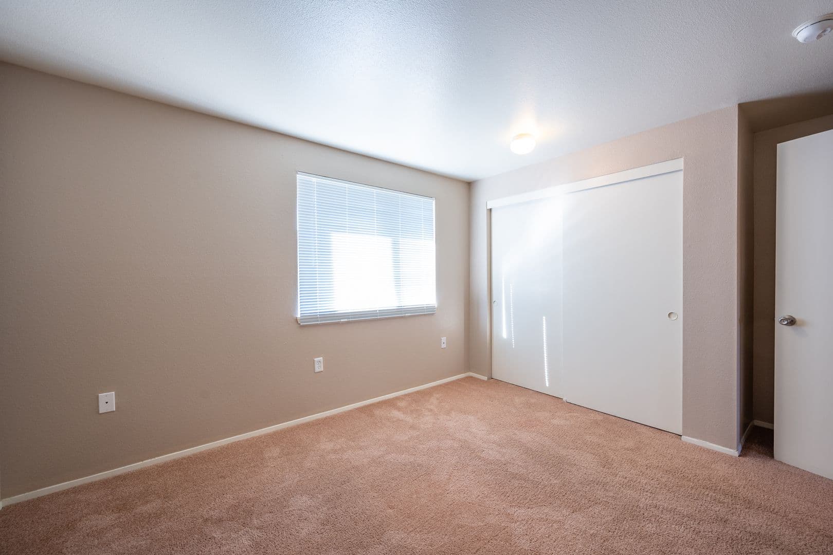 Newberg Apartment: 1401 N Springbrook Rd