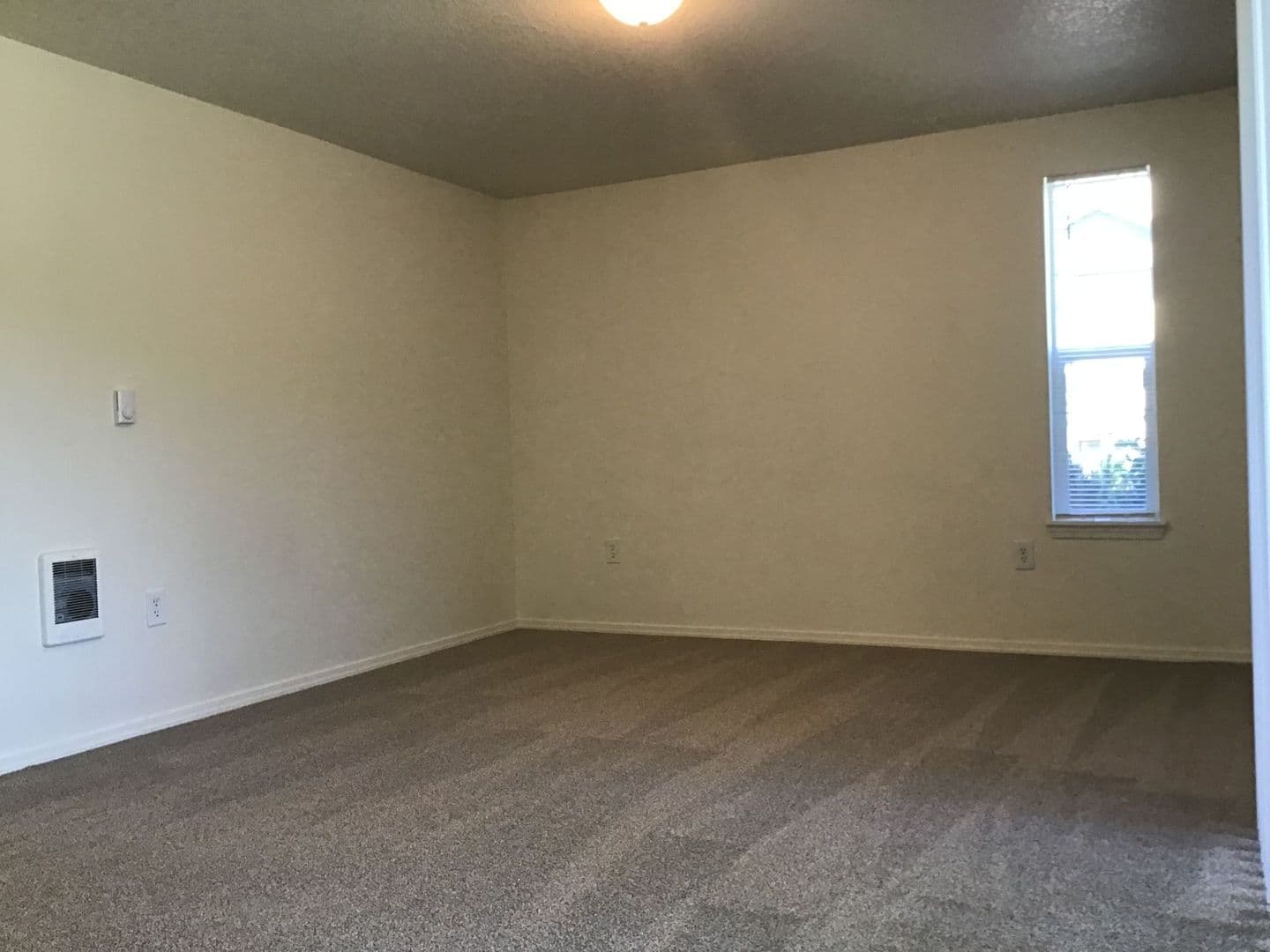 Sutherlin Apartment: 1347 E Central Ave