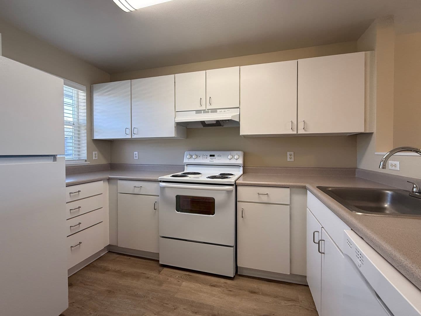 Gresham Apartment: 800 NE Roberts Ave