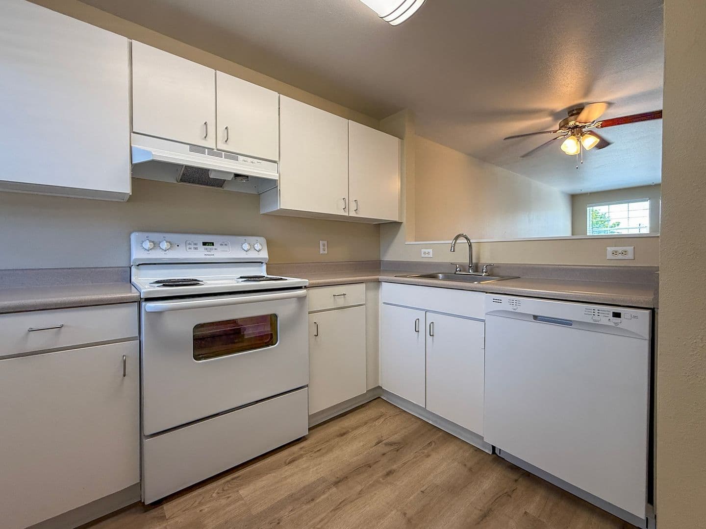 Gresham Apartment: 800 NE Roberts Ave