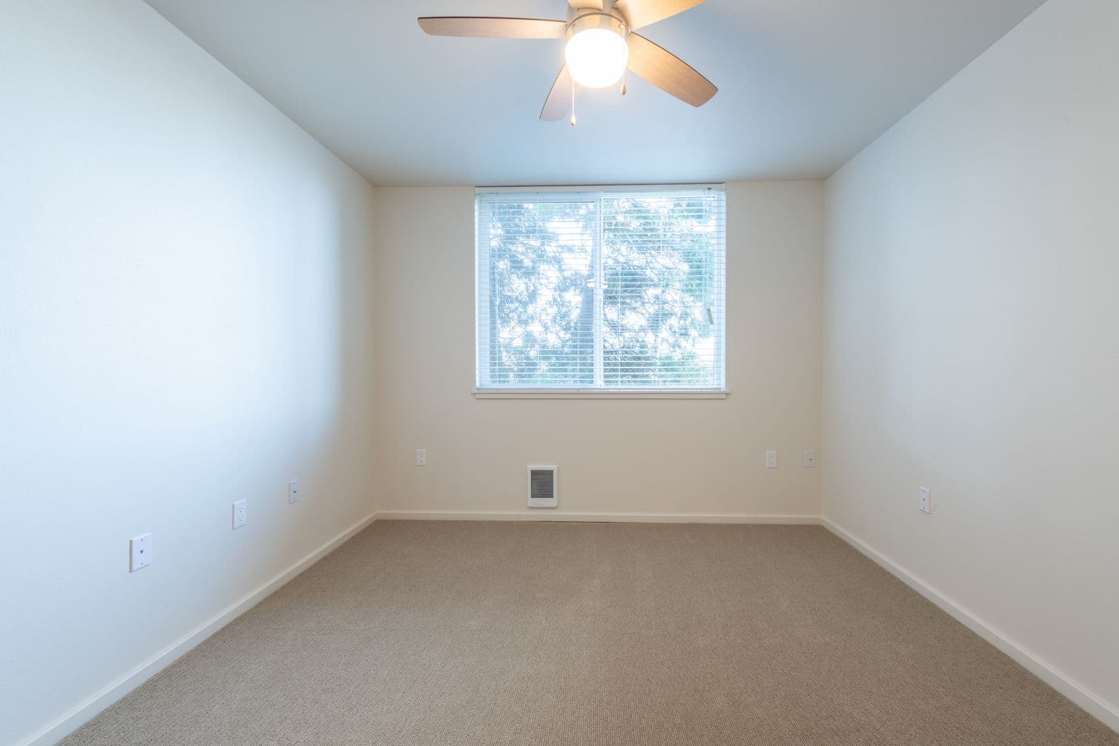 Portland Apartment: 303 NE 16th Ave