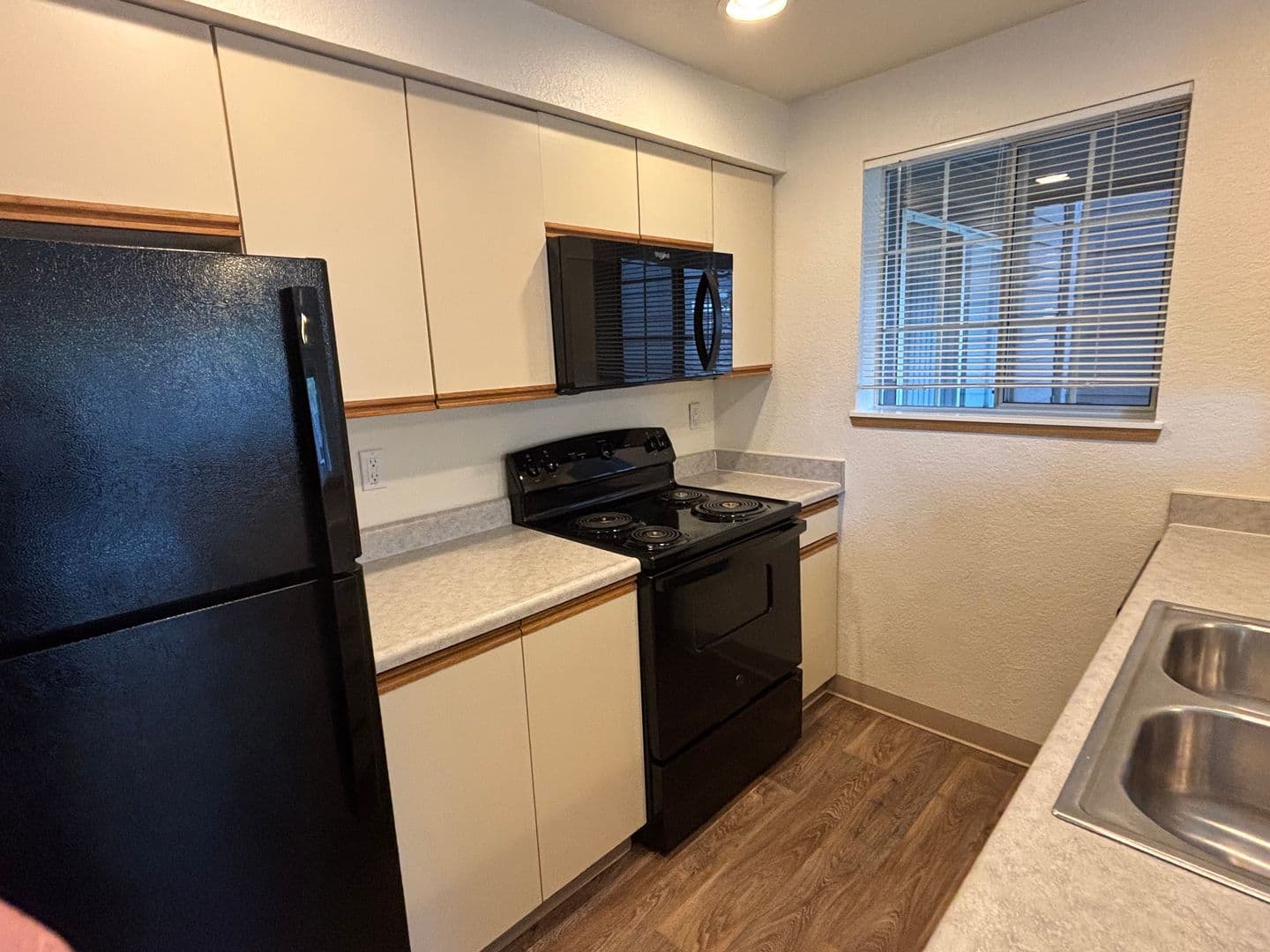 Roseburg Apartment: 2511 Edenbower Blvd