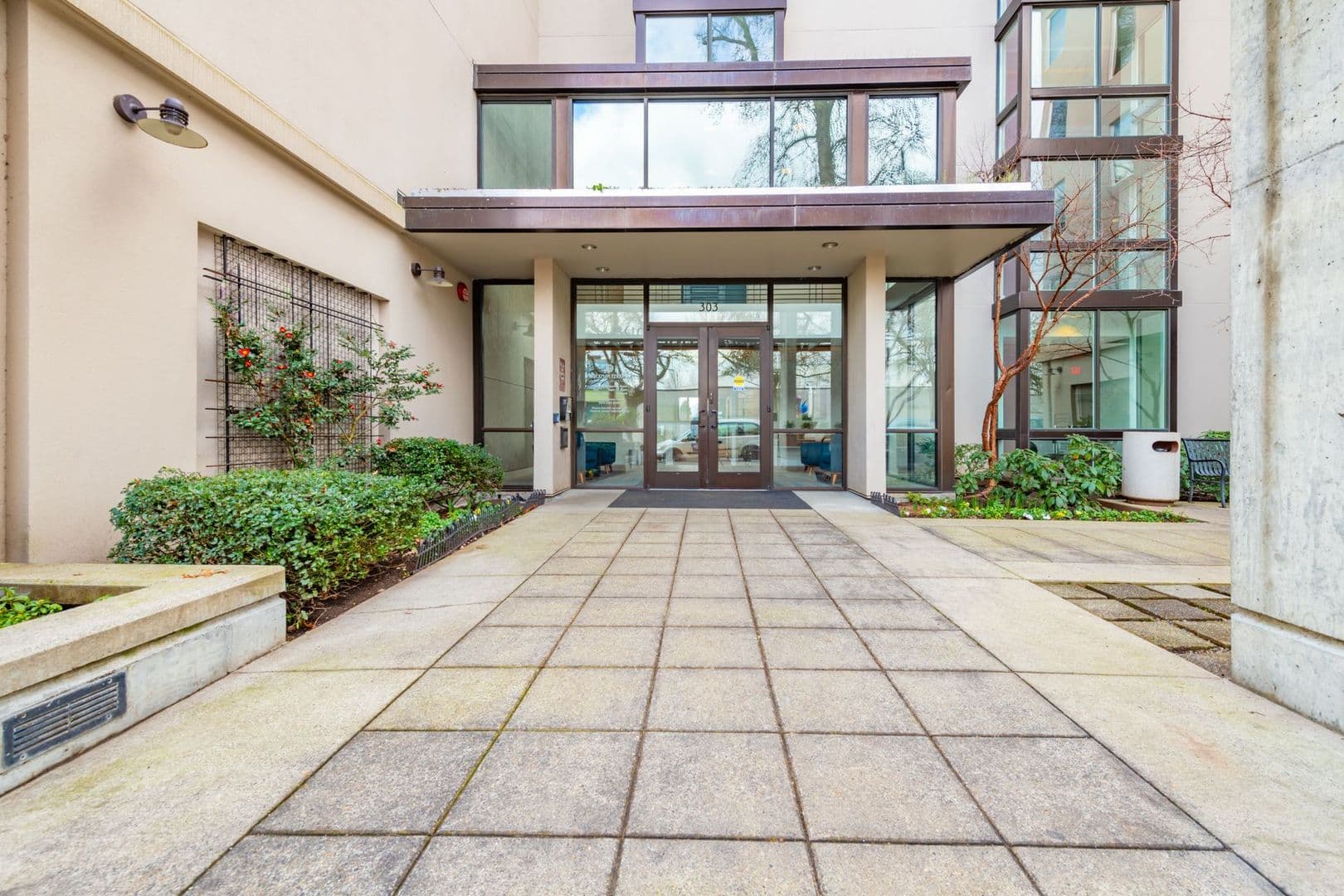 Portland Apartment: 303 NE 16th Ave