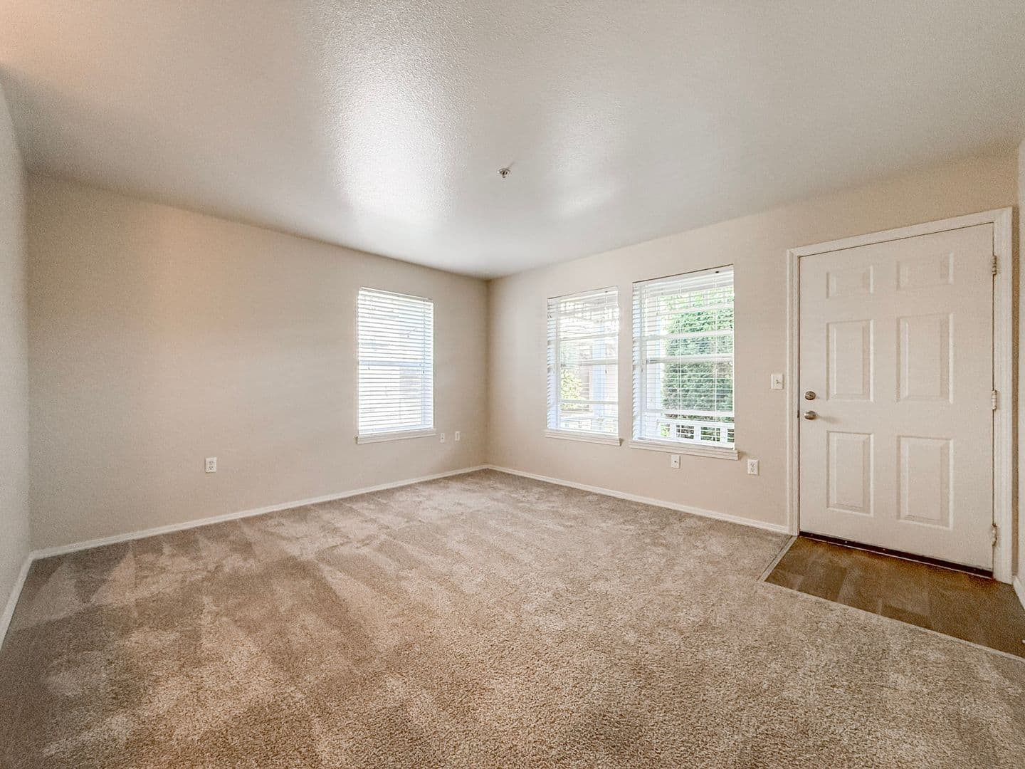 Gresham Apartment: 800 NE Roberts Ave