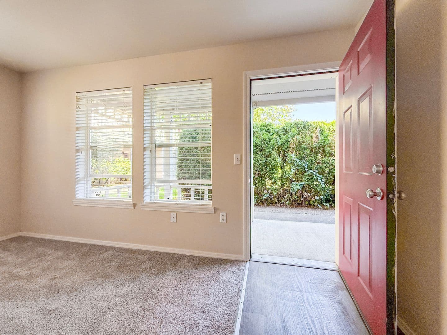 Gresham Apartment: 800 NE Roberts Ave