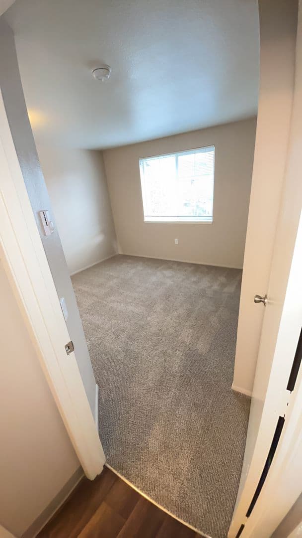 Newberg Apartment: 1401 N Springbrook Rd