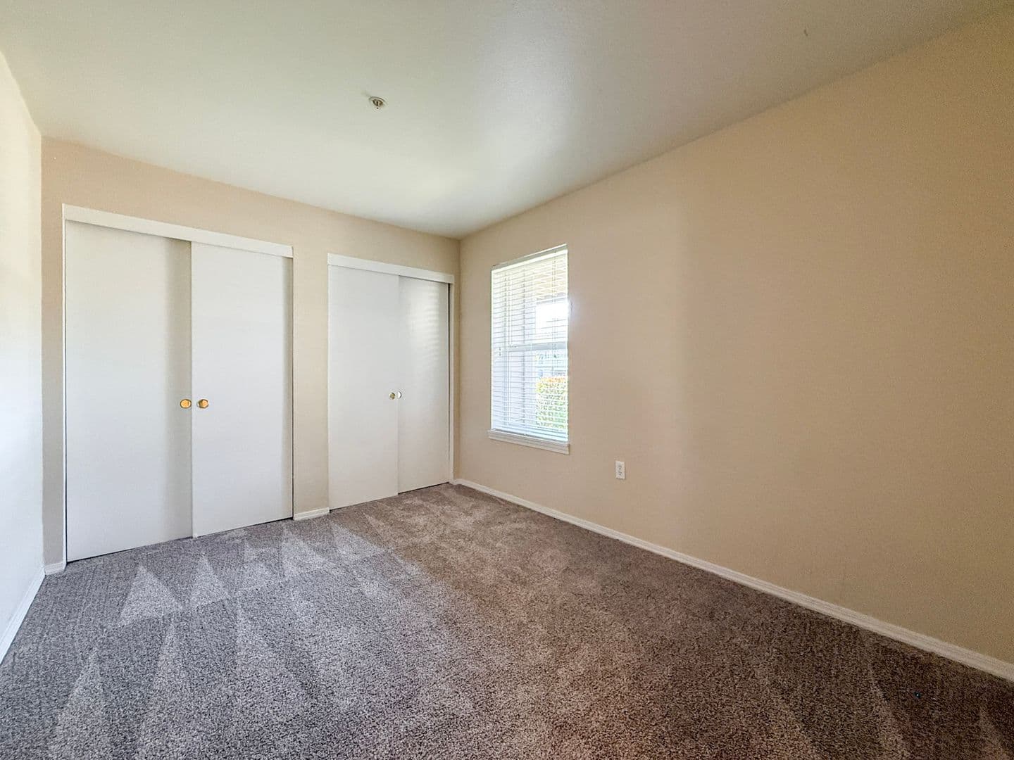 Gresham Apartment: 800 NE Roberts Ave