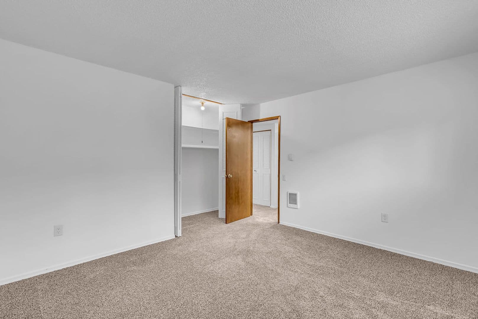 King City Apartment: 11773 SW King George Dr