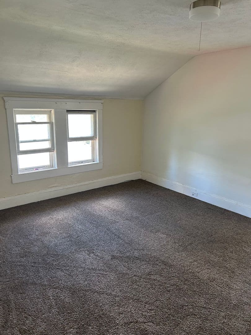 Garfield Heights House: 9505 Sladden Ave