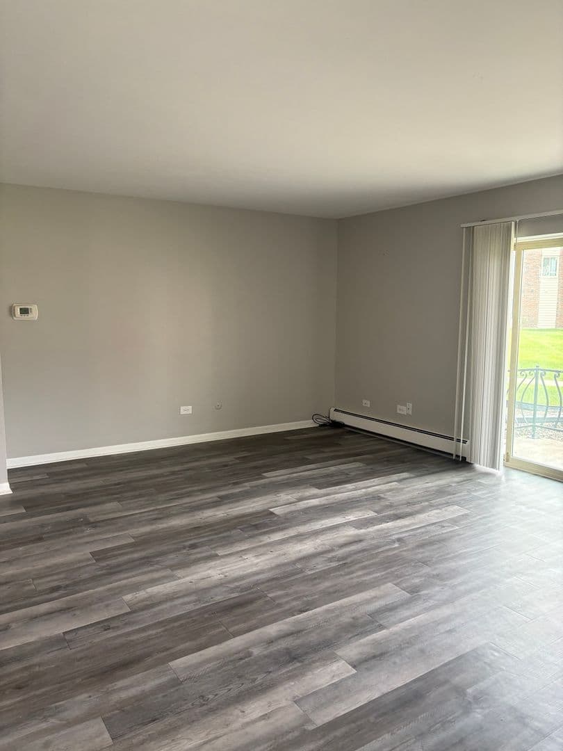 Lansing Apartment: 3249 187th St.