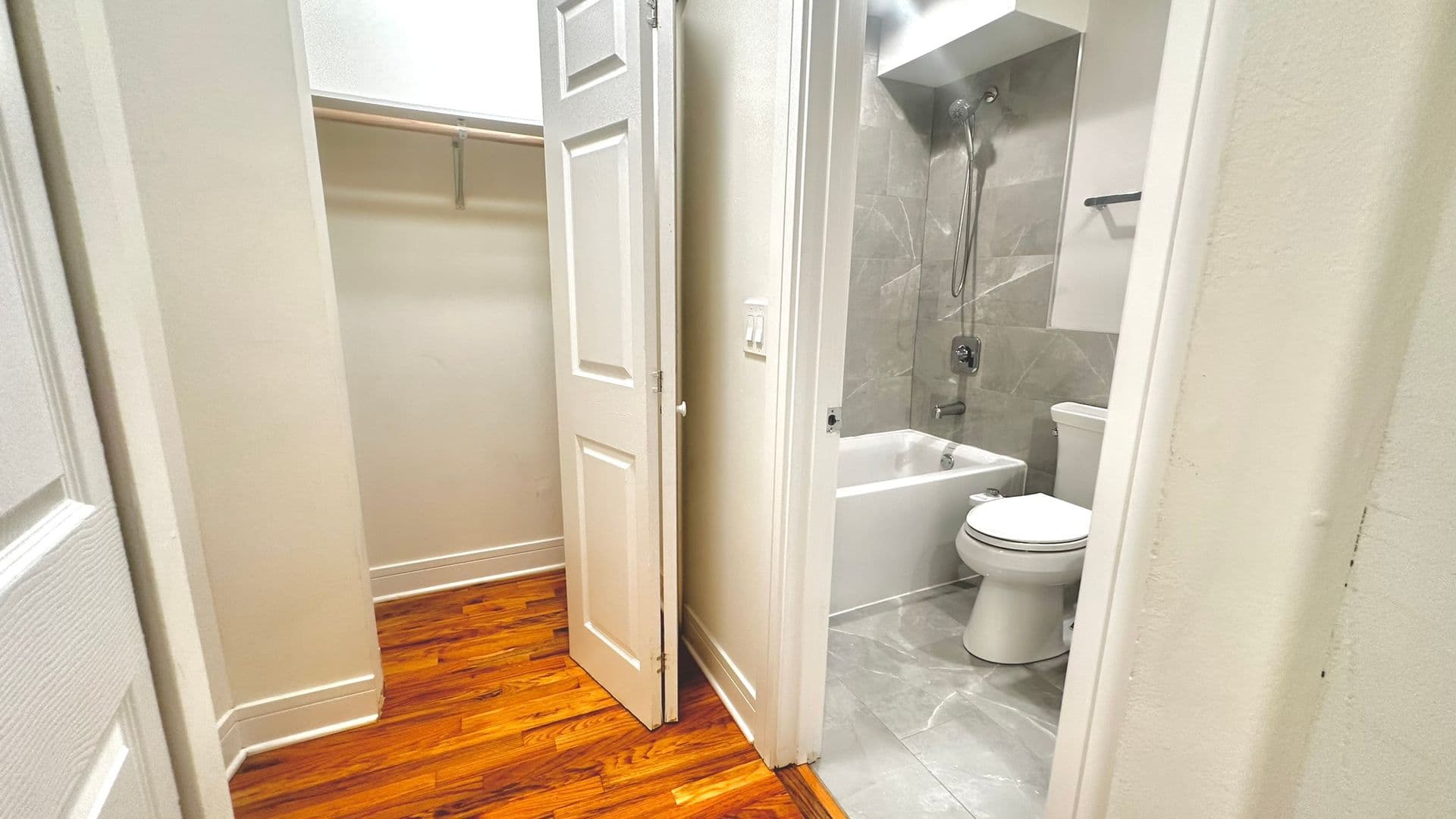 Chicago Apartment: 6954 N. Sheridan