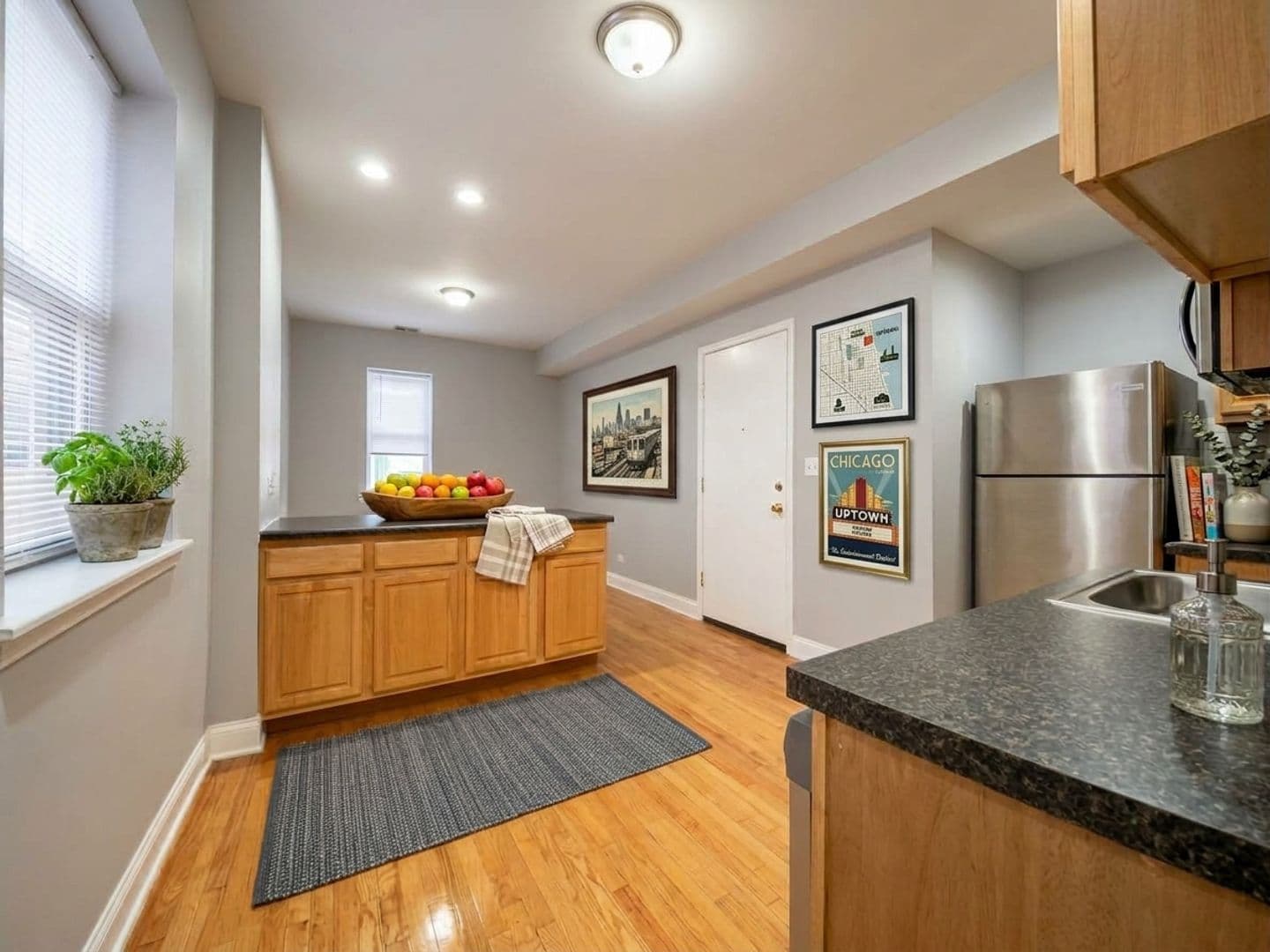 Chicago Apartment: 4450 N. Sheridan