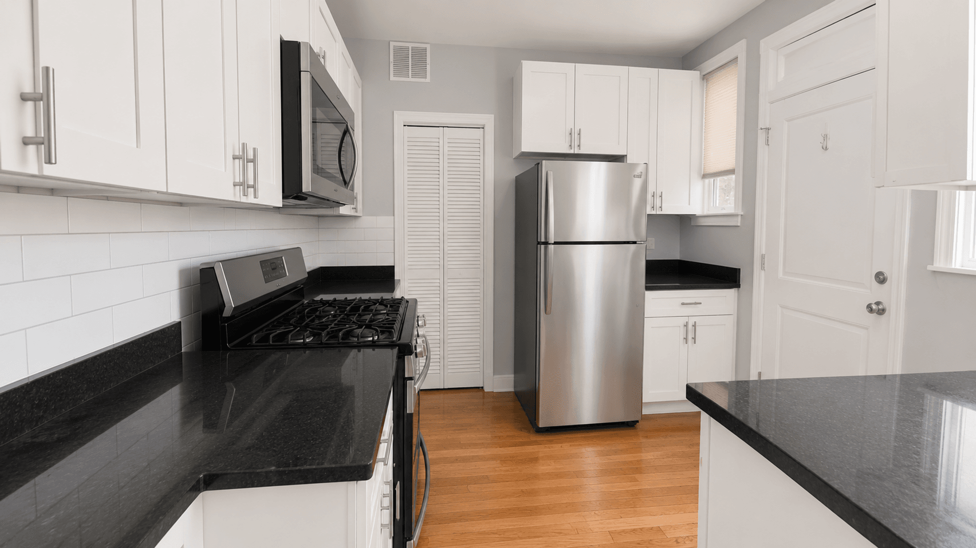 Chicago Apartment: 6981 N. Sheridan Road