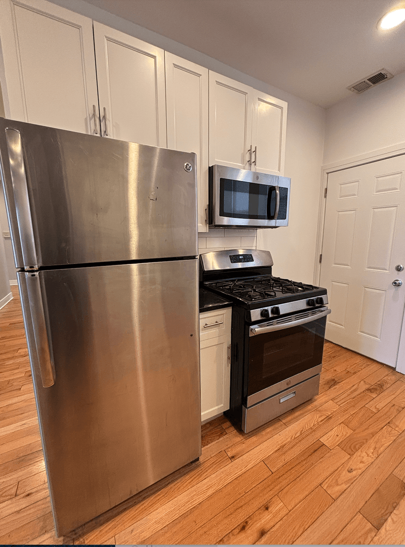 Chicago Apartment: 6981 N. Sheridan Road